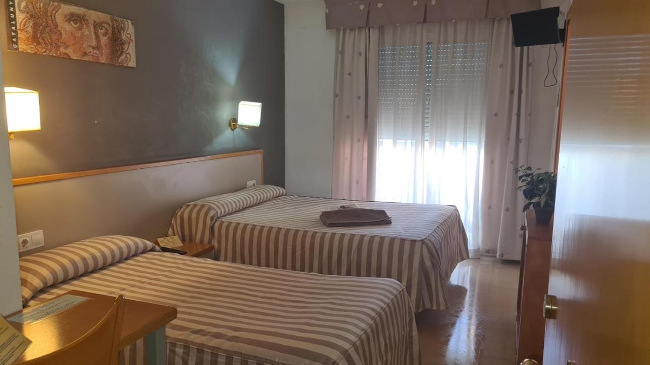 Hotel Cosmos Tarragona Bagian luar foto