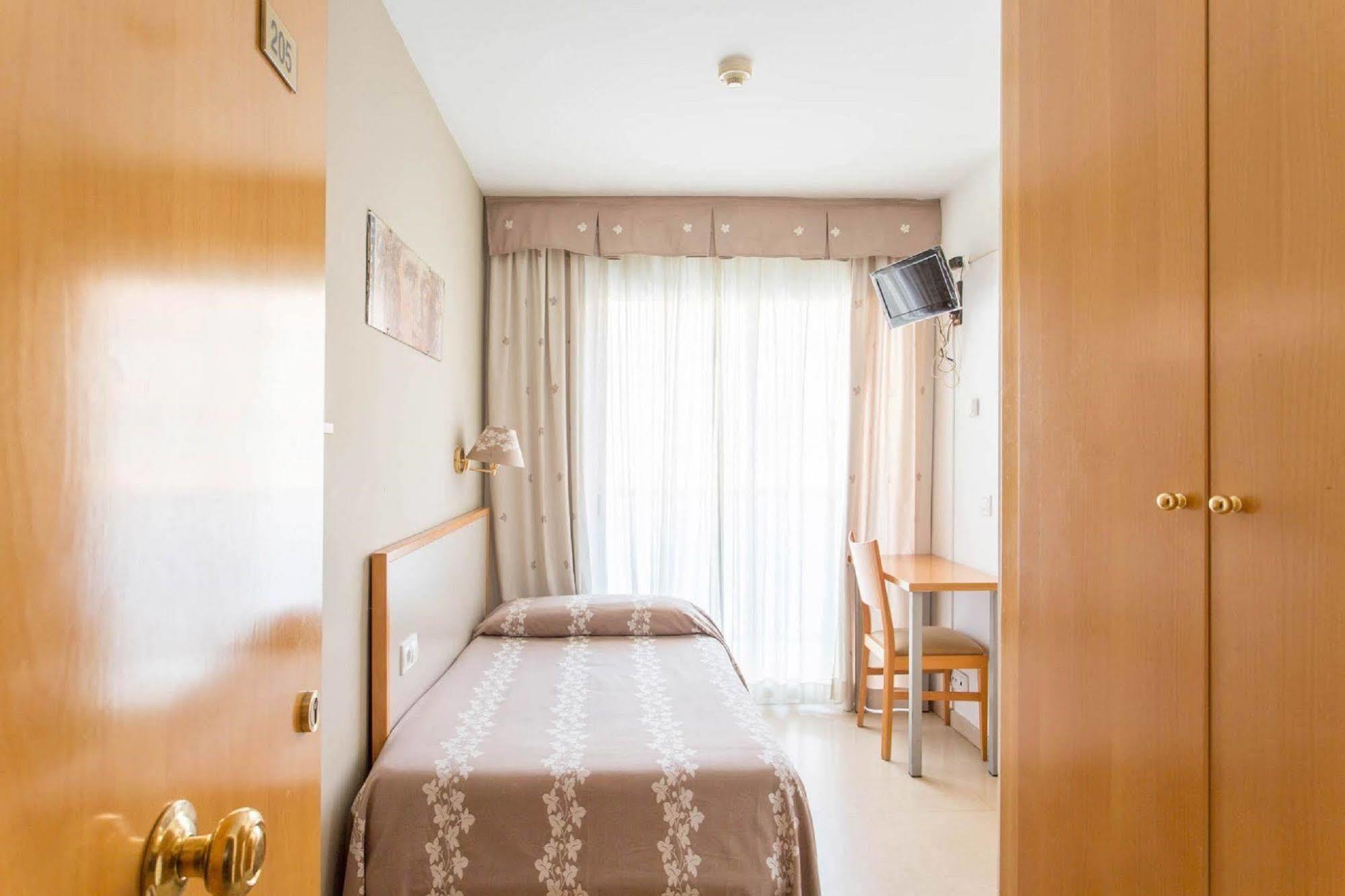 Hotel Cosmos Tarragona Bagian luar foto