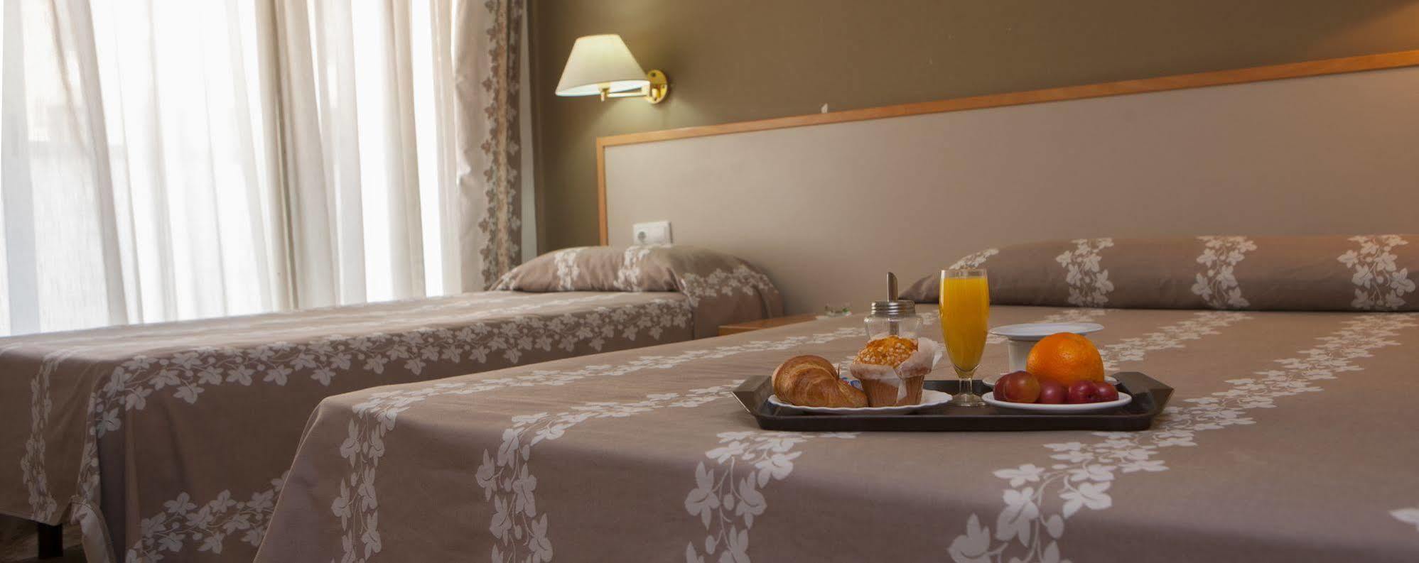 Hotel Cosmos Tarragona Bagian luar foto