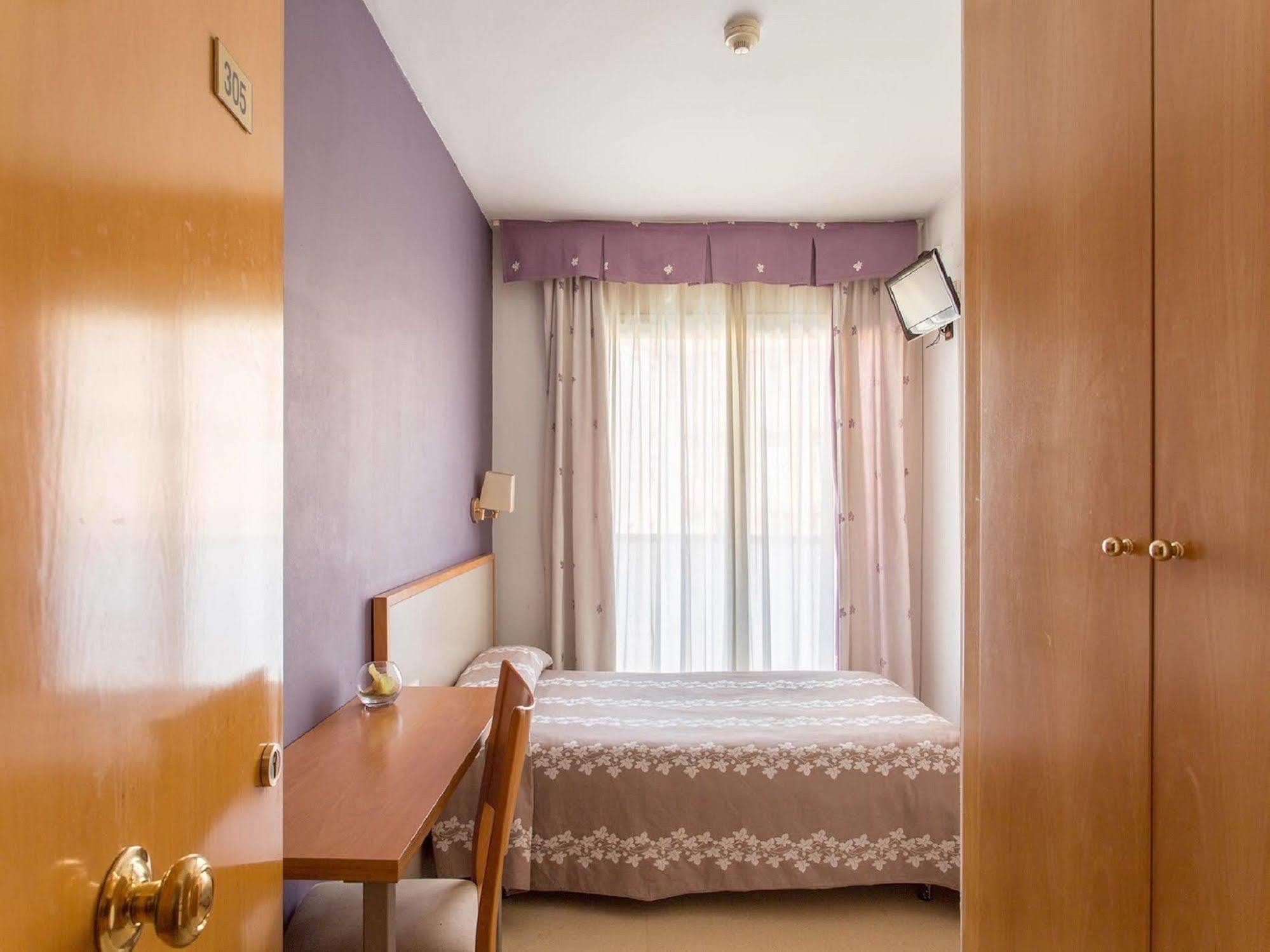 Hotel Cosmos Tarragona Bagian luar foto