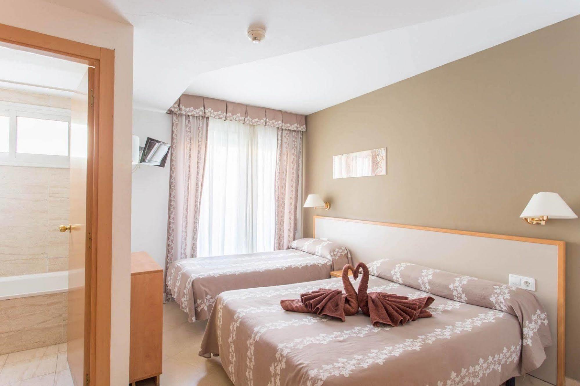 Hotel Cosmos Tarragona Bagian luar foto