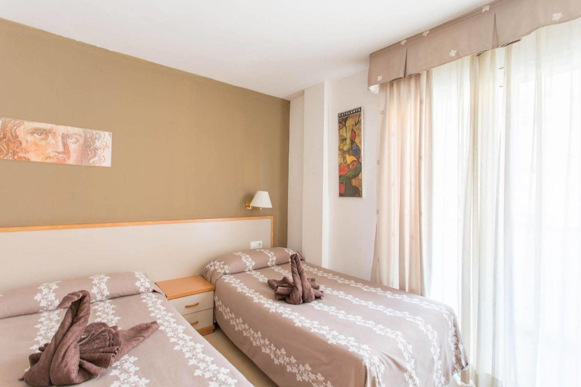 Hotel Cosmos Tarragona Bagian luar foto
