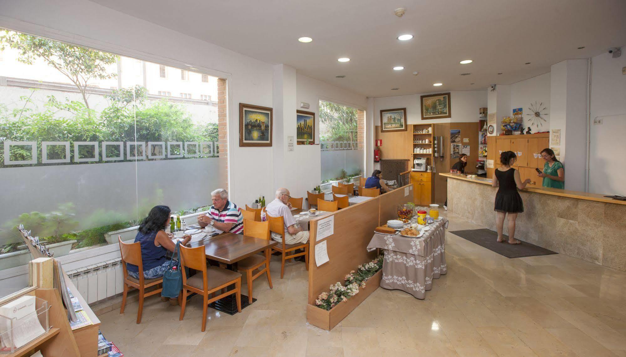 Hotel Cosmos Tarragona Bagian luar foto